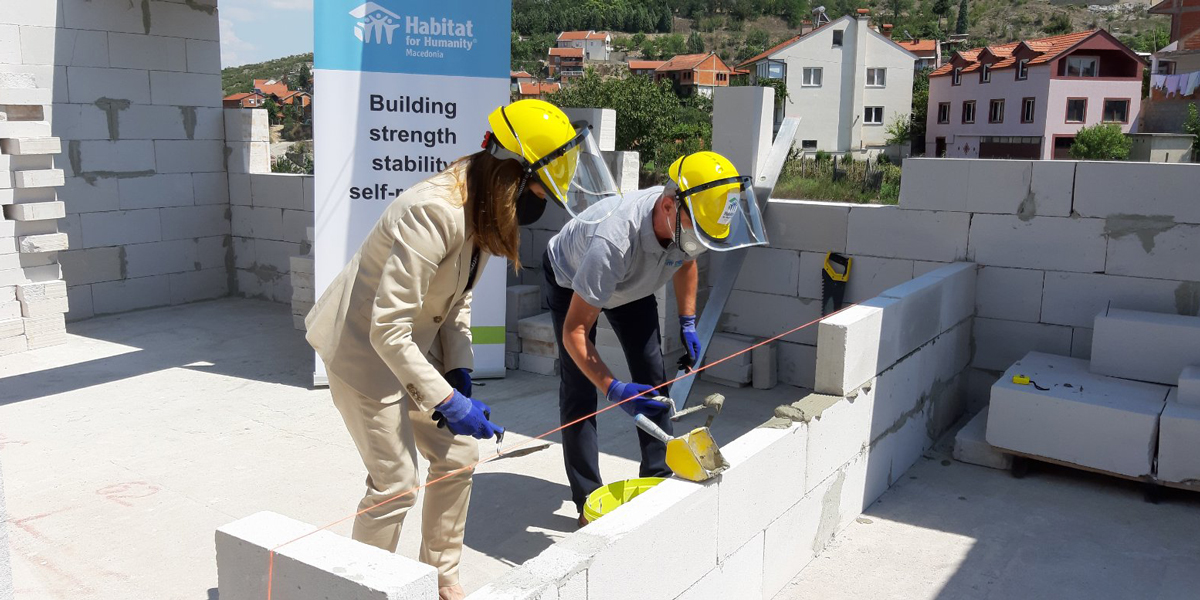 Home building during pandemic: U.S. Ambassador volunteers in Veles